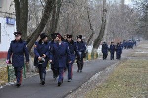 Молебен и первое дежурство казачьего патруля в московском парке Кузьминки. Казачий патруль отправился на дежурство