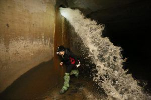 Исследователи подземелий осмотрел реку в Мещанском районе