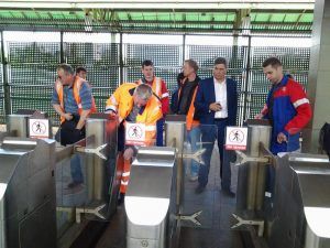 Более тысячи турникетов заменят на 86 станциях московского метро