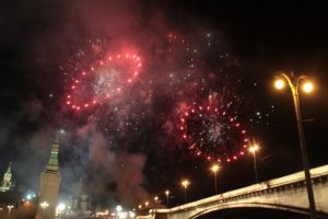 Праздничные фейерверки запустят в столице в День города. Фото: "Вечерняя Москва"