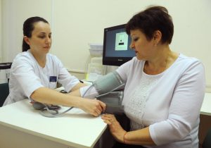 Около половины пациентов стали наблюдаться у врачей общей практики. Фото: Александр Кожохи "Вечерняя Москва"