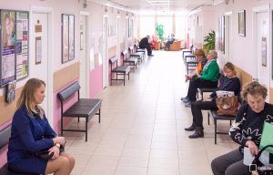 Очередь на прием к терапевту в городской поликлинике. Фото: mos.ru