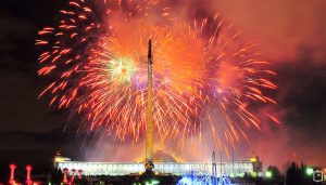 В 19 парках столицы горожане смогут увидеть праздничный фейерверк. Фото: mos.ru