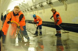 Станции метро и МЦК подготовят ко Дню города. Фото: Александр Кожохин, «Вечерняя Москва»