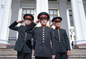 Праздник выпускников военных училищ провели в районе. Фото: Наталья Феоктистова, «Вечерняя Москва»