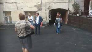 Дмитрий Башаров пообщается с жителями района на придомовых территориях. Фото предоставлено управой Мещанского района