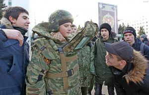 Столичным школьникам показали армейский быт. Фото: Владимир Смоляков, «Вечерняя Москва»