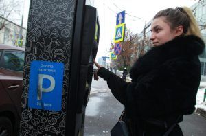 В Москве изменили правила оплаты парковки для удобства автовладельцев. Фото: Наталия Нечаева, «Вечерняя Москва»