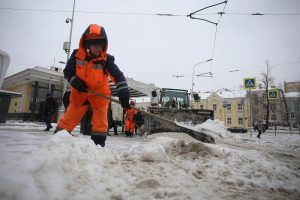 Более 200 дворников будут очищать район от снега. Фото: Антон Гердо, «Вечерняя Москва»
