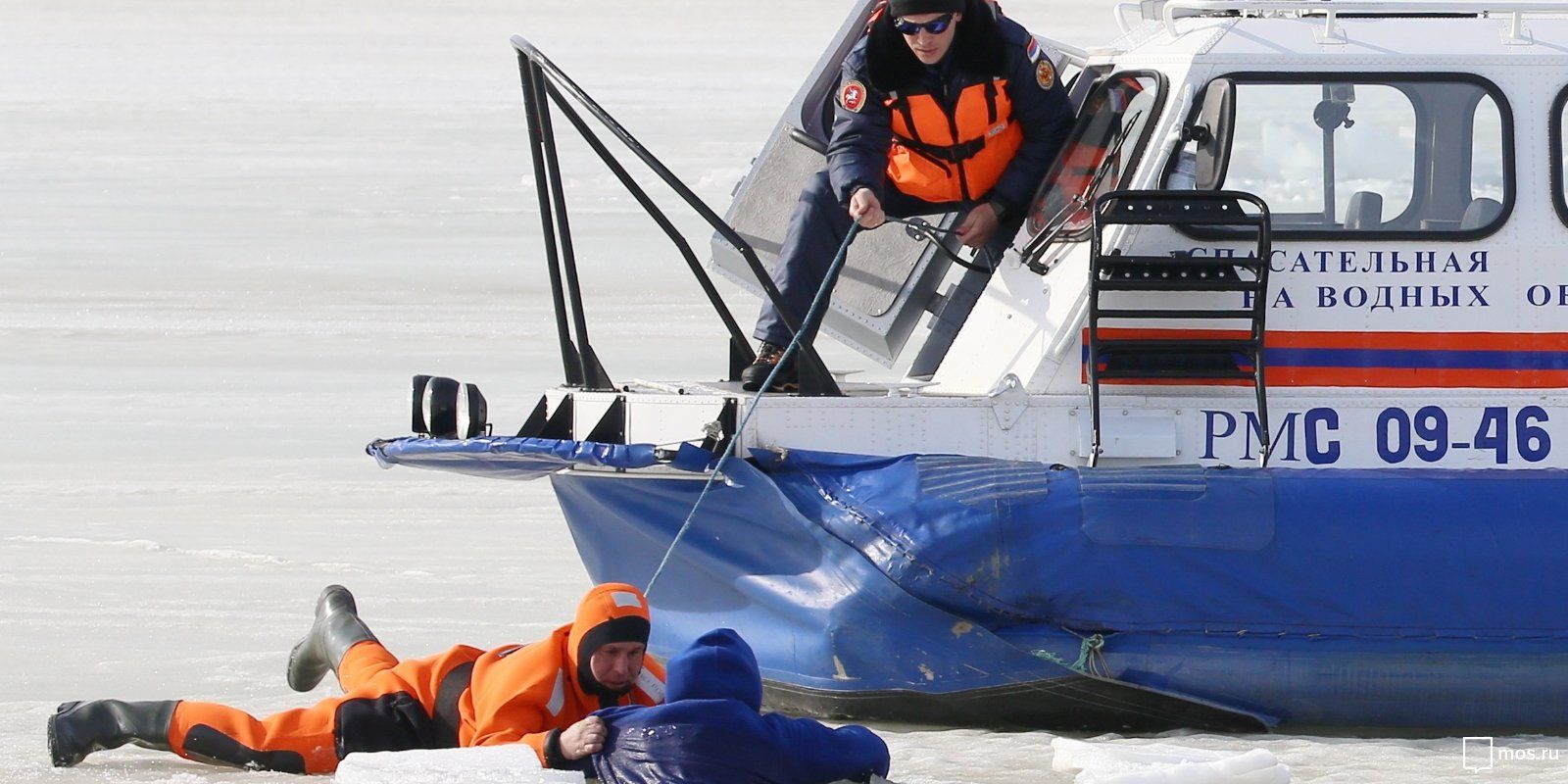 Водно спасательная служба. Московская поисково спасательная служба на водных объектах. Спасатели на воде МЧС. МЧС на воде Москва.