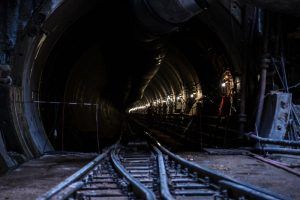 Тоннели в метро Москвы оборудуют улучшенным освещением. Фото: Пелагия Замятина, «Вечерняя Москва»