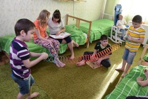 В семьях воспитываются 92,7% московских детей-сирот. Фото: архив, «Вечерняя Москва»
