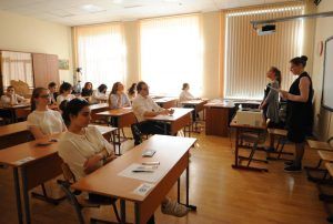 Около 700 школьников столицы сдали экзамены досрочно. Фото: Александр Кожохин, «Вечерняя Москва»