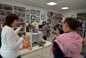Книжно-иллюстративную выставку открыли в библиотеке для слепых. Фото:: Анна Быкова