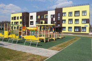 Специалисты начали благоустройство территории около детского сада №1297. Фото: Владимир Новиков, «Вечерняя Москва»