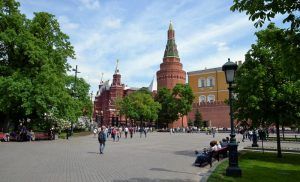 Около трех тысяч праздничных конструкций украсят Москву. Фото: Анна Быкова