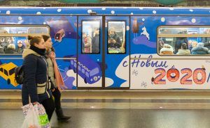 Новогодние поезда начали курсировать по Кольцевой линии метро. Фото: сайт мэра Москвы