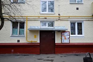 Косметический ремонт проведут в подъездах жилого дома на улице Мещанская. Фото: Анна Быкова