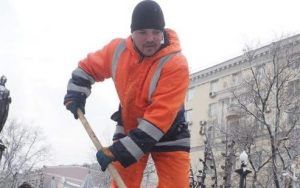 Свыше 280 дворников убрали снег в районе. Фото: архив, «Вечерняя Москва»