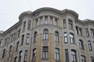 Крышу исторического здания отремонтируют в районе. Фото: Анна Быкова