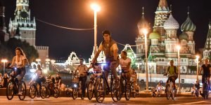 Ночной велофестиваль стартует с Суворовской площади. Фото: сайт мэра Москвы