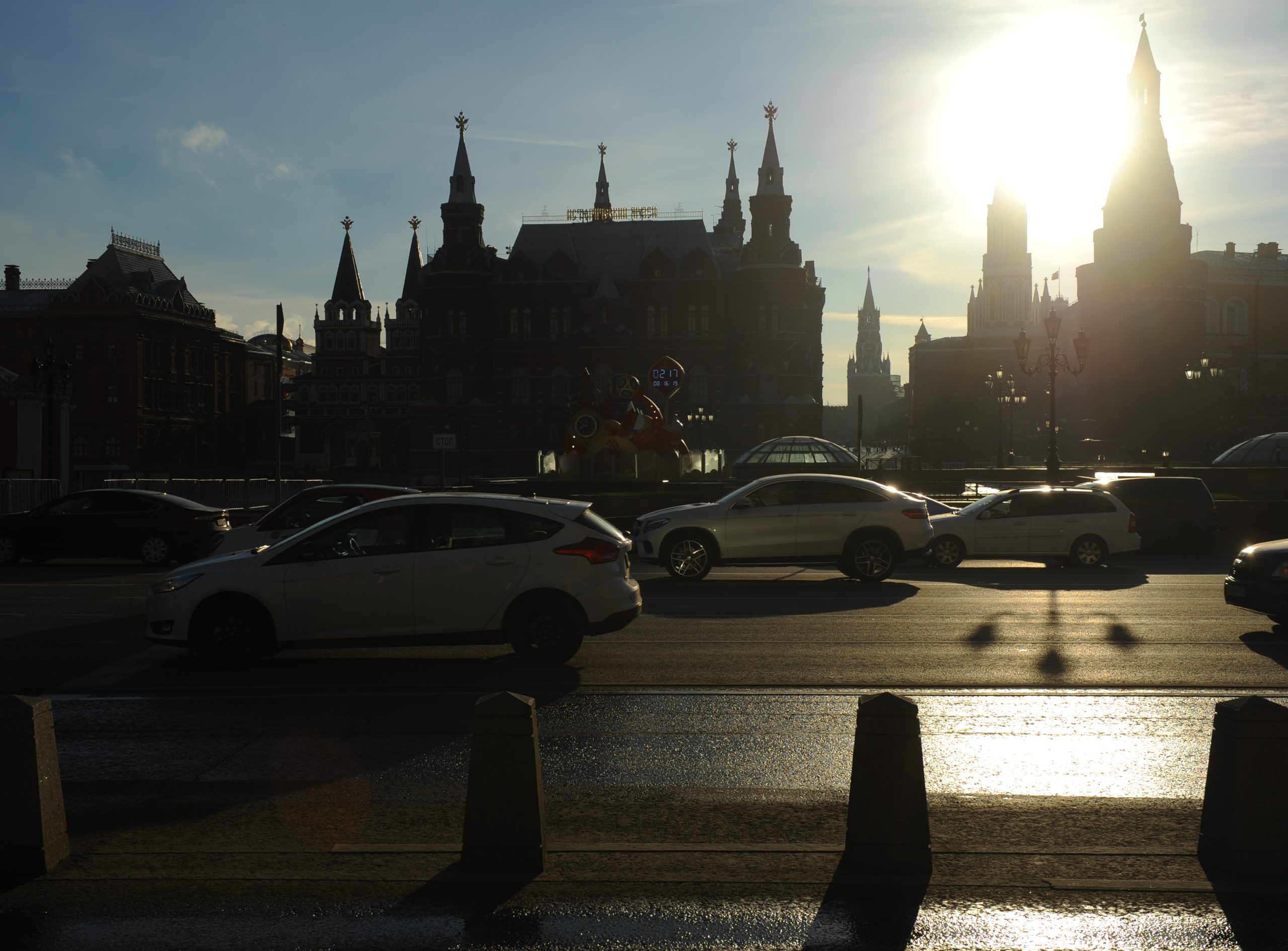 Москва 20 ноября. Москва из машины утро и. Утро в ноябре в Москве. Фотосессия в центре Москвы ноябрь. Утро Манежная площадь.