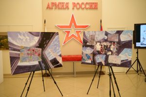 Выставка побывавших в космосе рисунков открылась в Доме Российской Армии. Фото: сайт культурного учреждения