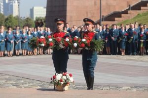 Сотрудники налоговой службы России возложили цветы на Поклонной горе. Фото: Ярослав Чингаев