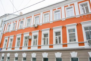 Здание в неоклассическом стиле отреставрировали в районе. Фото предоставил Фонд капитального ремонта многоквартирных домов города Москвы