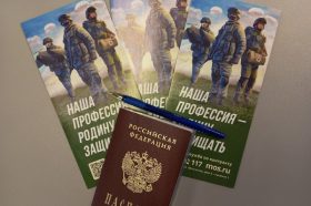 Певица Лада Дэнс встретилась с контрактниками в Едином пункте отбора на военную службу в Москве. Фото: архив, «Вечерняя Москва»