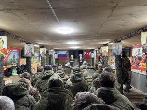 «За лентой»: бойцов поздравила бригада Театра Российской Армии. Фото: сайт Театра РА