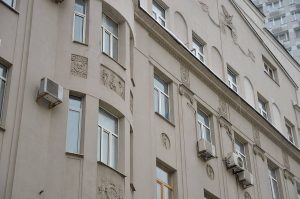 Здание с внешним дымоходом в районе привели в порядок. Фото: Анна Быкова, «Вечерняя Москва»