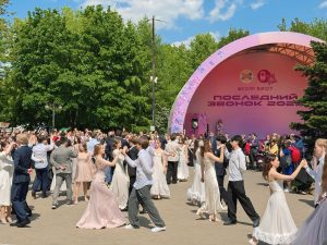 Молодежная палата района посетила последний звонок. Фото: страница Молпалаты в социальных сетях