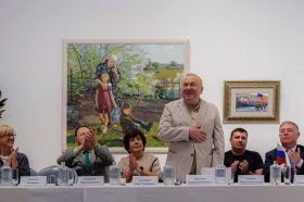 Артисты и сотрудники ЦАТРА получили общественные награды. Фото: Telegram-канал Дмитрия Башарова