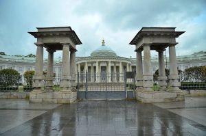 Врачи «Склифа» спасли пациента от ожога борщевика. Фото: Анна Быкова, «Вечерняя Москва»