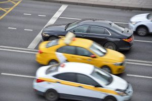 Движение транспорта в районе будет временно ограничено. Фото: Анна Быкова, «Вечерняя Москва»