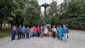 Торжественное возложение цветов состоялось в Мещанском районе. Фото: Telegram-канал управы Мещанского района