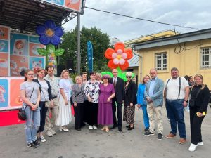Юные парламентарии Мещанского района посетили празднование Дня семьи, любви и верности. Фото: страница Молодежной палаты Мещанского района в социальных сетях