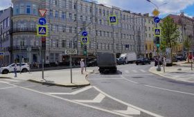 Глава управы Мещанского района провел обход территорий. Фото: Ксения Догонашева, «Вечерняя Москва»