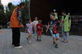 Продегустировать огромный торт можно будет в парке «Фестивальный» в рамках проекта «Лето в Москве». Фото: архив, «Вечерняя Москва»
