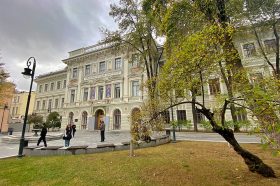 Преподаватели и студенты МАРХИ внесли свой вклад в создание сборника статей «Наука, образование и экспериментальное проектирование 2025». Фото: Анна Быкова, «Вечерняя Москва»