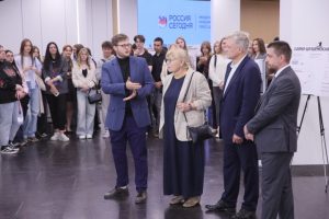 Профессор МАРХИ принял участие в открытии выставки и круглого стола проекта «Обогнавшие время». Фото: сайт МАРХИ