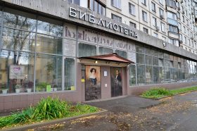 «Собачье счастье»: в Культурном центре Вульфа покажут трогательный спектакль о дружбе и надежде. Фото: Анна Быкова, «Вечерняя Москва»