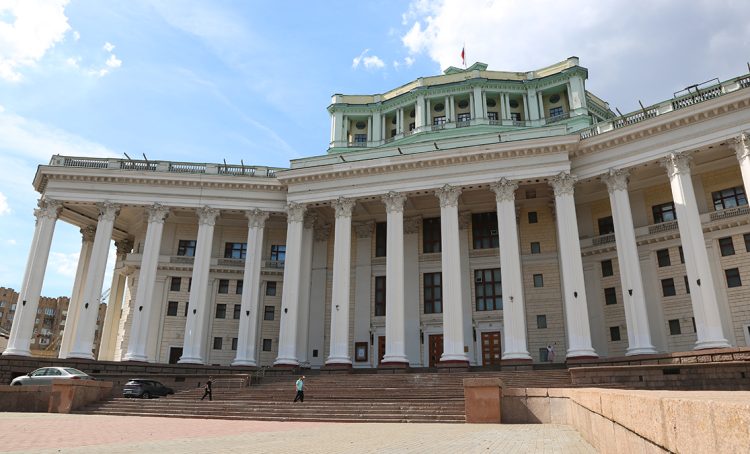 От Суворова до Дейнеки, или Спортивный диктант провели в Театре Армии. Фото: Наталья Шатохина, «Вечерняя Москва»