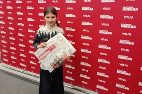 Ученица школы №2054 посетила редакцию «Вечерняя Москва». Фото: официальная страница школы №2054 в социальных сетях