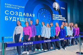 Ученик школы №2054 выступил в диалоге «Мост в завтра: голос поколения». Фото: страница школы №2054 в социальных сетях