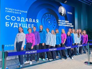 Ученик школы №2054 выступил в диалоге «Мост в завтра: голос поколения». Фото: страница школы №2054 в социальных сетях