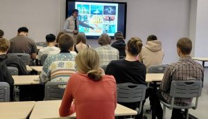 Ученики школы №2107 погрузились в тайны космической радиации с ученым из института. Фото: официальная страница школы №2107 в социальных сетях