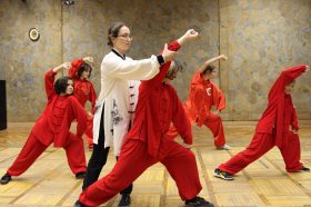 Сотрудники центра творчества «На Вадковском» объявили дополнительный набор в школу восточных единоборств. Фото: Telegram-канал центра творчества «На Вадковском»