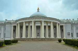 Специалисты НИИ скорой помощи Склифосовского спасли мальчика после ночного ДТП. Фото: Анна Быкова, «Вечерняя Москва»